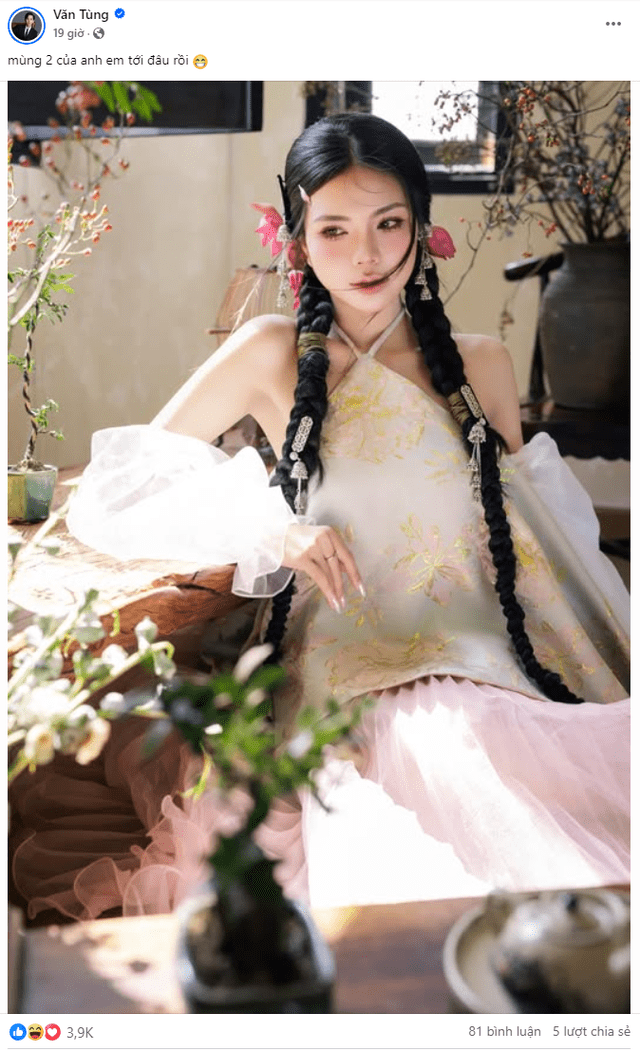 The commentator shares a beautiful, gentle image of his wife on the 2nd day of Tet.