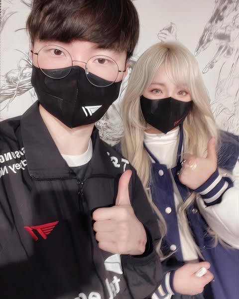 The girl rumored to be Faker's girlfriend.