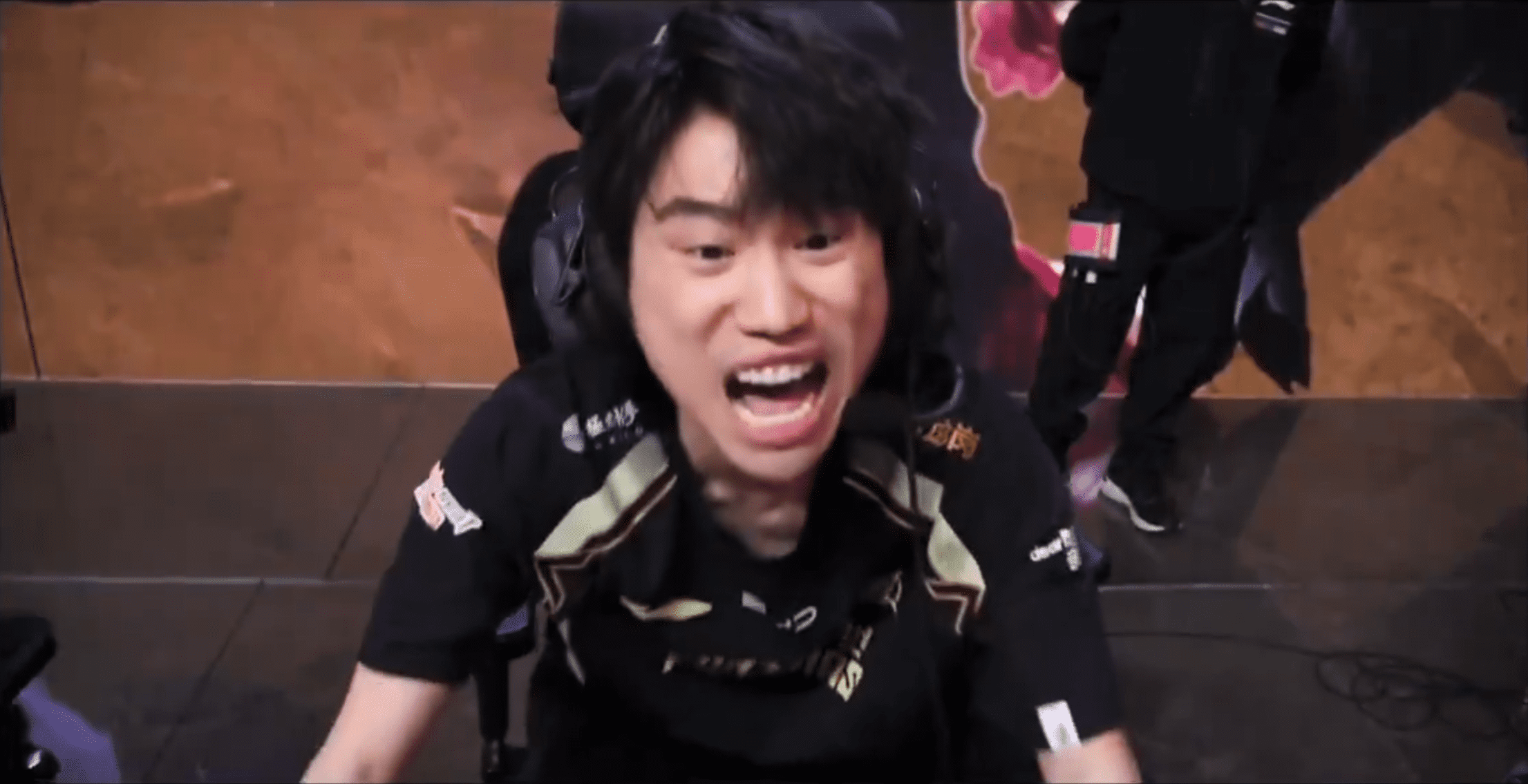 However, many opinions still believe that Doinb's emotional outburst is understandable