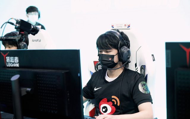 Huanfeng was once suspected of abusing his ex-girlfriend and conspiring to drug teammates at SN.