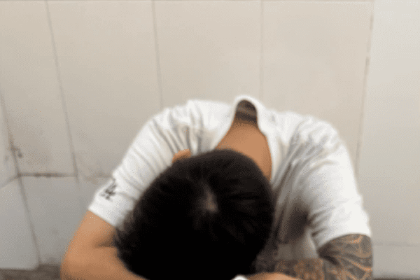 Image circulated by the community questioning streamer S.'s appearance at a public authority.