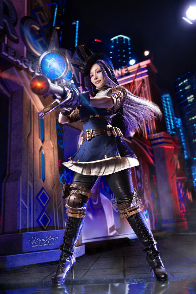 This is one of the rare modest cosplay concepts by HaneAme.