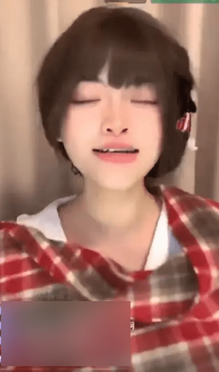 She cried in frustration when many people compared her to Luo Xin.