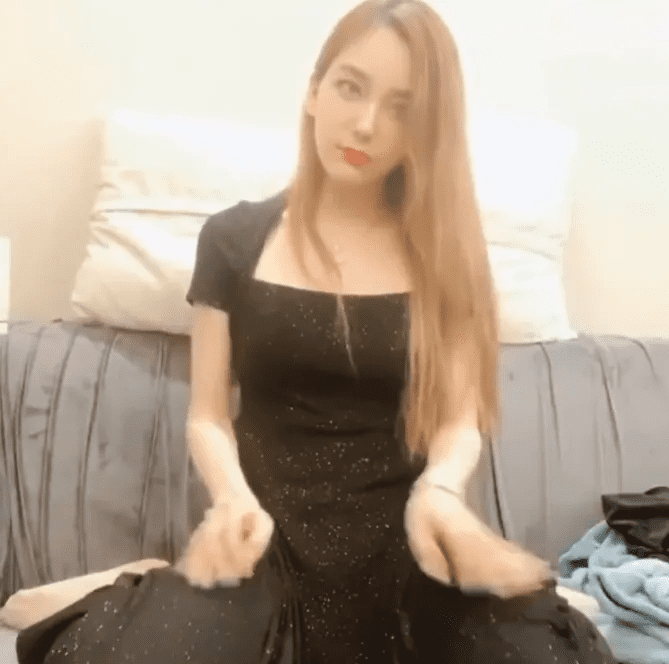 Just one sitting gesture but quite sensitive, and the host only changed her mind when receiving a large donation