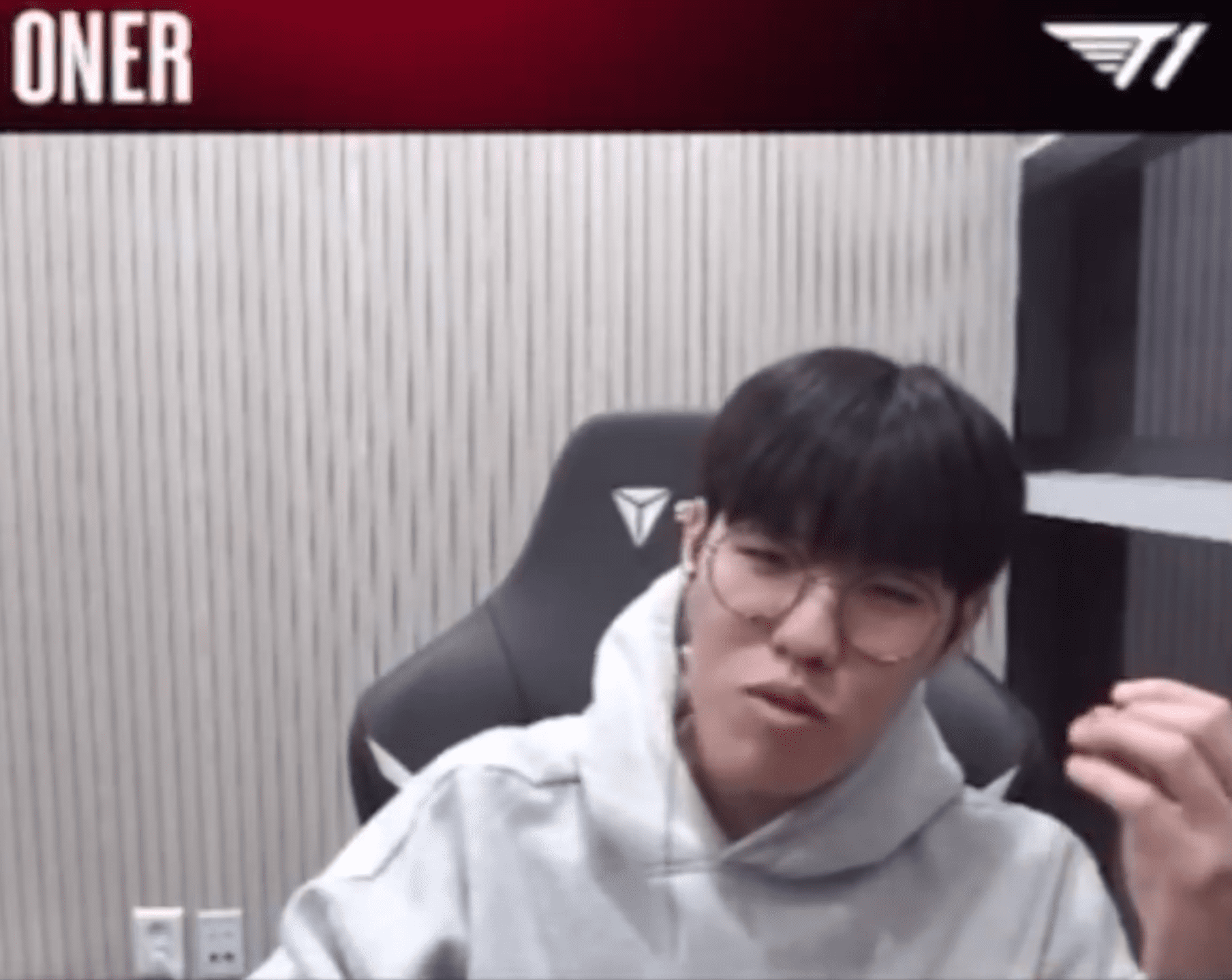 Oner helplessly had to apologize to his teammates during the match after being hit by DDoS recently