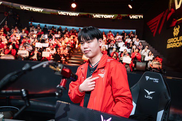 The substitution of Gumayusi by Smash surprised the League of Legends community.