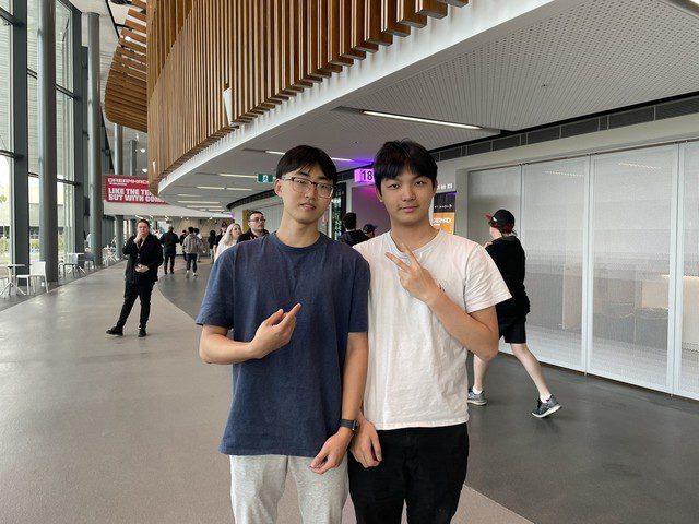 Mong "Hoopa" Dai Phu (white shirt, on the right).