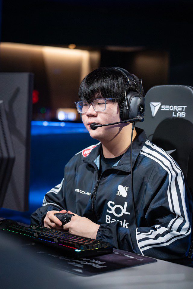 LazyFeel is shining in the DRX jersey.