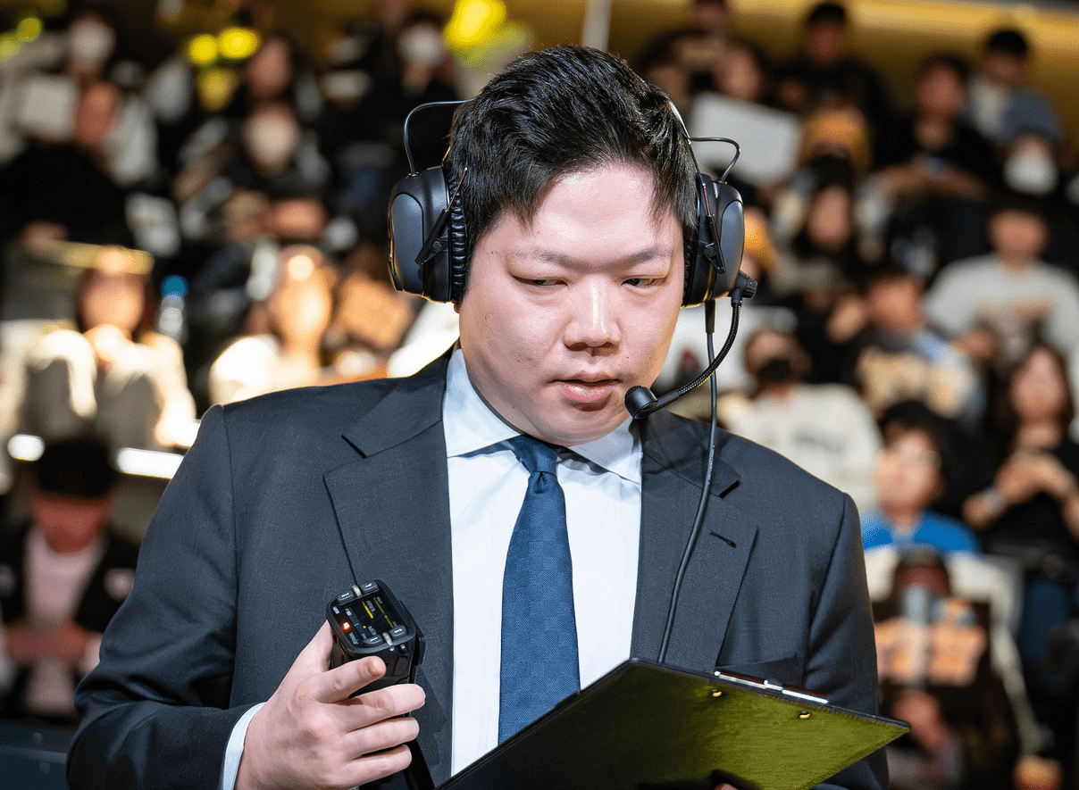 Coach Kim was not at all pleased to witness his players continuously making mistakes