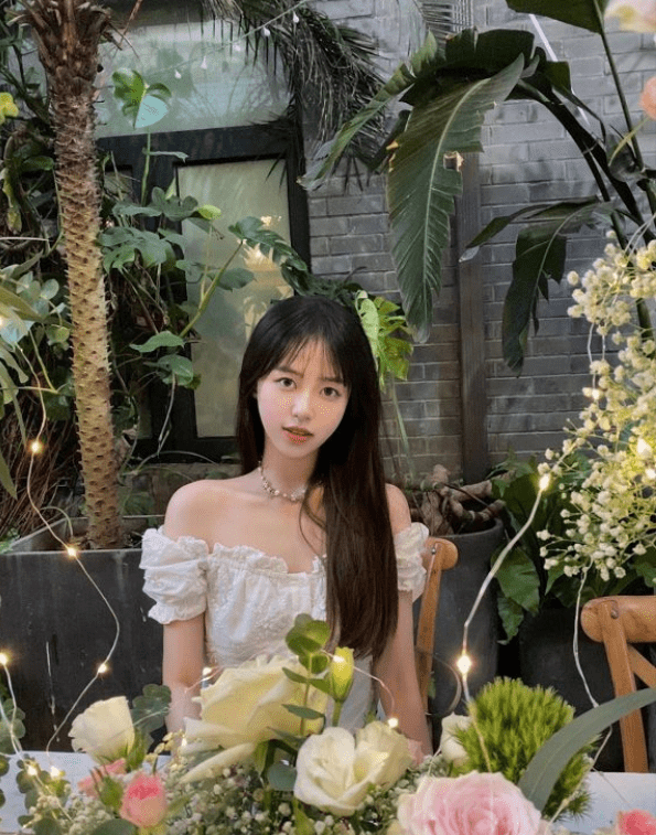 Thus, GALA once made many people 'envy' for having such a stunning girlfriend
