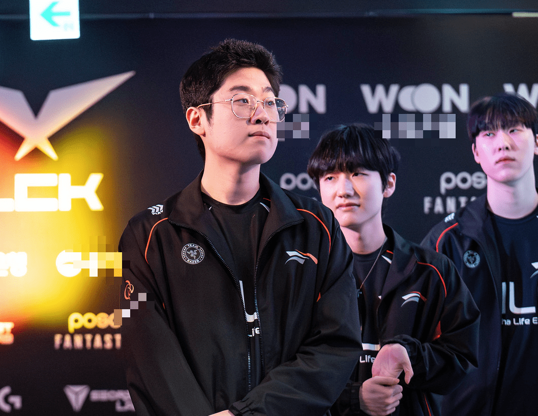 Zeus shows no happiness as his team revealed too many signature strategies to overcome T1 and Gen.G