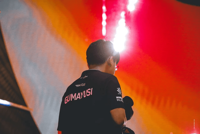 Many fans are concerned that Gumayusi may give up.