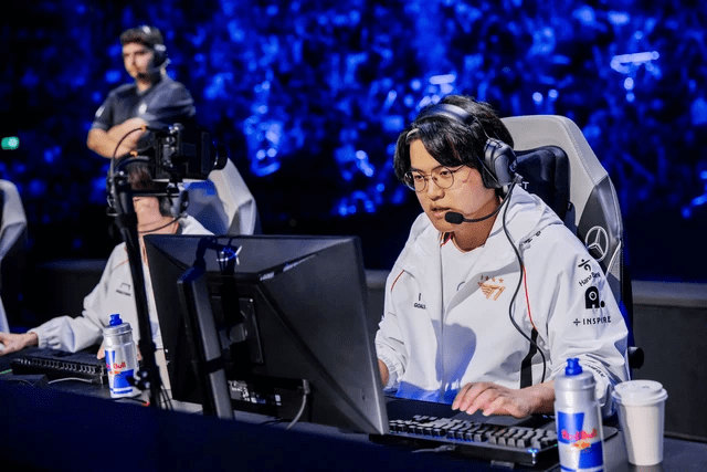 One of the most crucial factors that helped T1 utilize their familiar playstyle and made opponents wary is no longer there, so no team has to worry too much about T1.