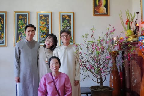 She celebrated the Lunar New Year 2025 with her family and Yoshino.