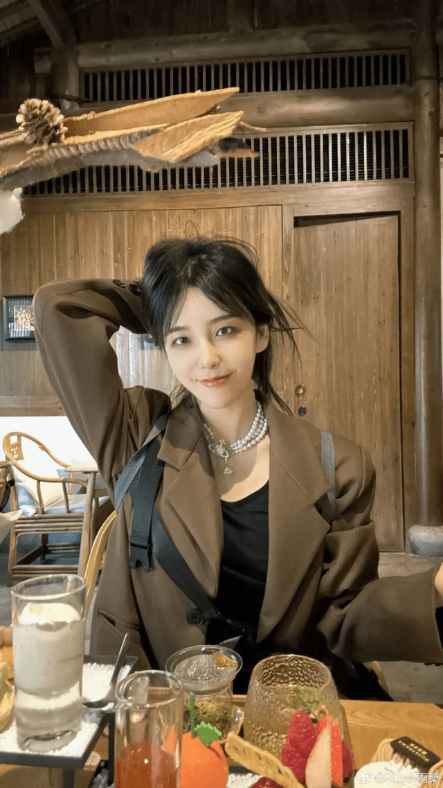 Many fans admit that she has quite strict standards regarding lifestyle habits.