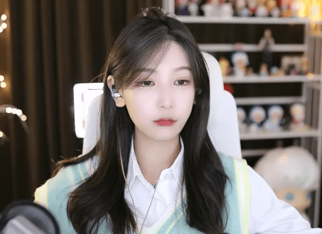 The female streamer was continuously pressured to marry, leading to an outburst.