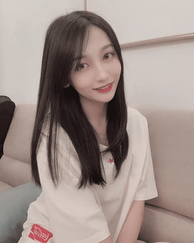 She has a fairly stable viewership, so many fans are concerned when the female streamer shares her intentions.