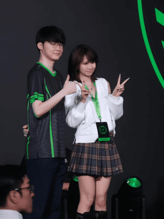 A once-in-a-lifetime moment with Faker that is widely shared by the beautiful model.