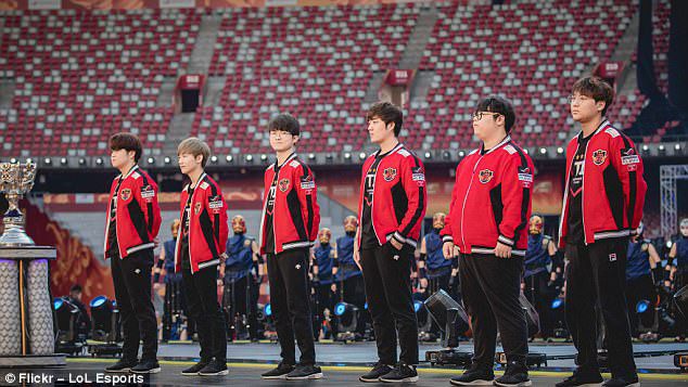 There are many similarities in the roster between SKT T1 2017 - T1 2025.