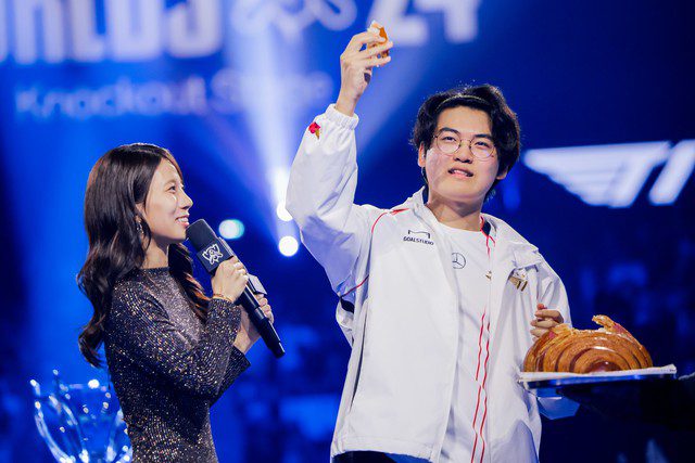 While Gumayusi is simply reclaiming his rightful position - the current champion of the 2024 Worlds and the MVP of the semifinals against Gen.G.