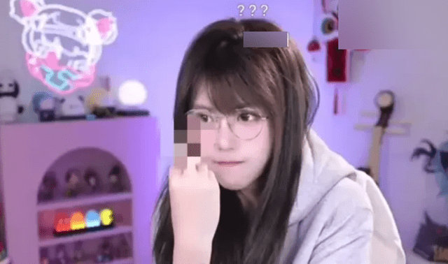 She raised her 'middle finger' in response to an inappropriate request from a fan.