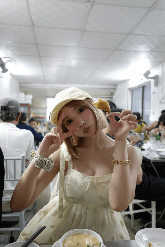 She also experienced many Vietnamese dishes.