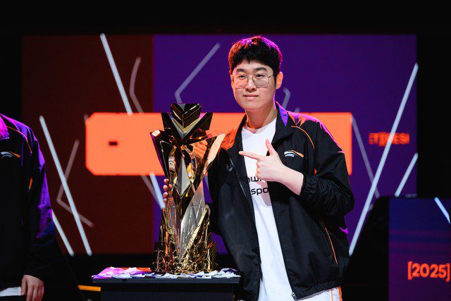 Zeus has added another international title to his collection.