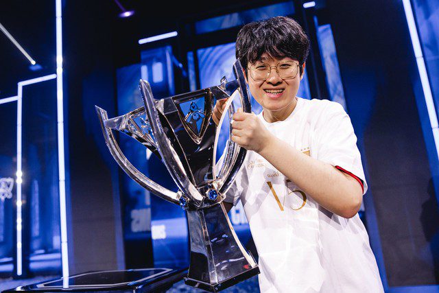 The T1 - Zeus drama will likely continue.