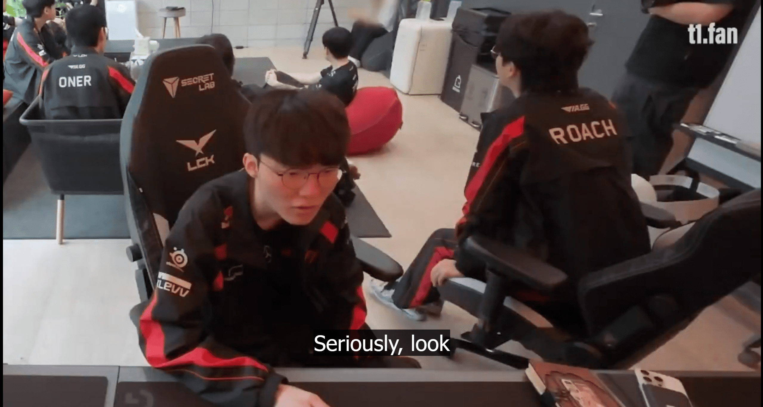 T1's coach has not yet realized the issue