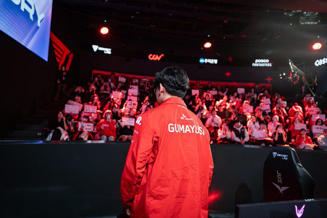 Gumayusi criticized for...Faker's anniversary.