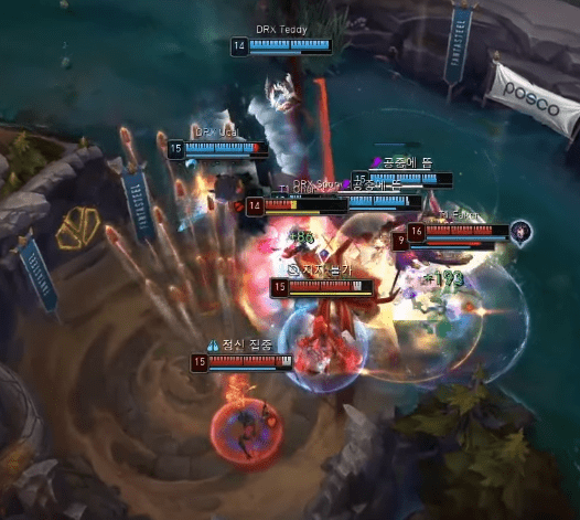 Just one angle adjustment of Bullet Time also shows the determination, calmness, and champion knowledge of T1's AD carry.