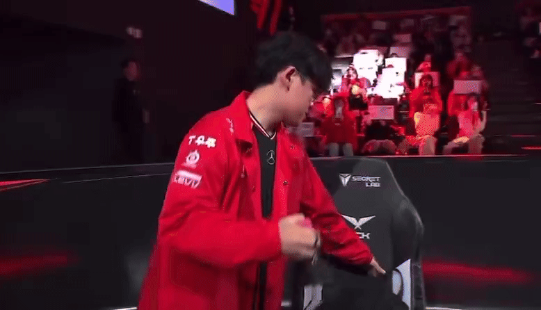 Gumayusi may be making T1's coaching staff regret having benched him.