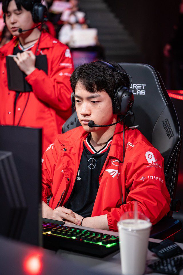 Keria stated that the team hasn't had enough practice time with Smash, yet Smash was brought into the match.