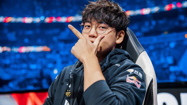 Gumayusi exemplifies the 'just win lane to win the game' style of T1 during their previous undefeated era.