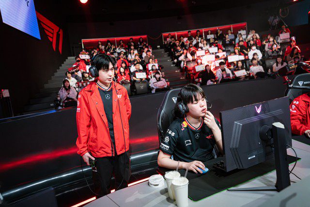 The T1 coaching staff must take the greatest responsibility and make immediate adjustments.