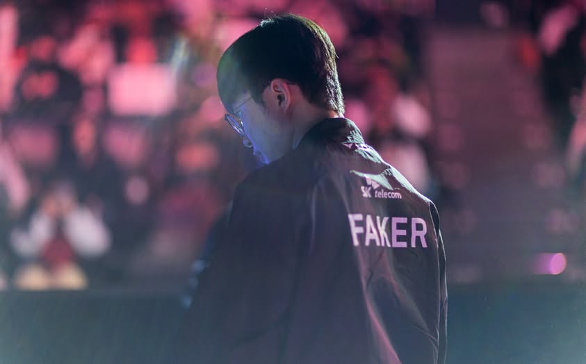 Even though T1 is about to enter a critical phase, many fans worry that Faker may experience a recurrence of his injury