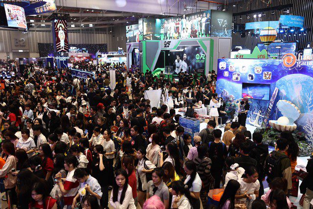 A large crowd attending GameVerse 2025.