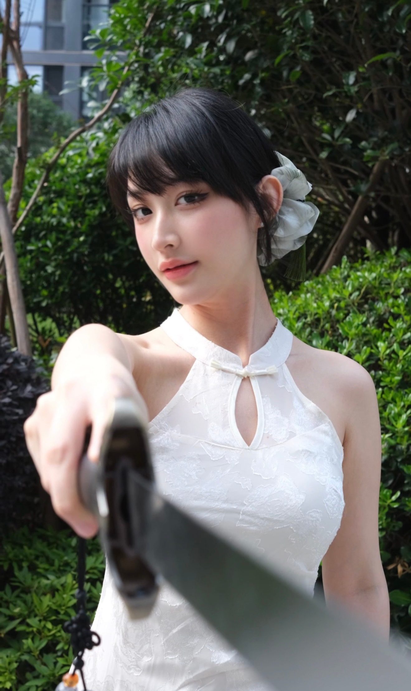 She possesses beautiful looks, a stunning figure, and a sexy fashion style