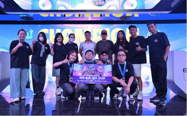 The AUSL 2025 champion team also received 15 million VND, 15,000 Vcoin, and many other prizes for their achievements.