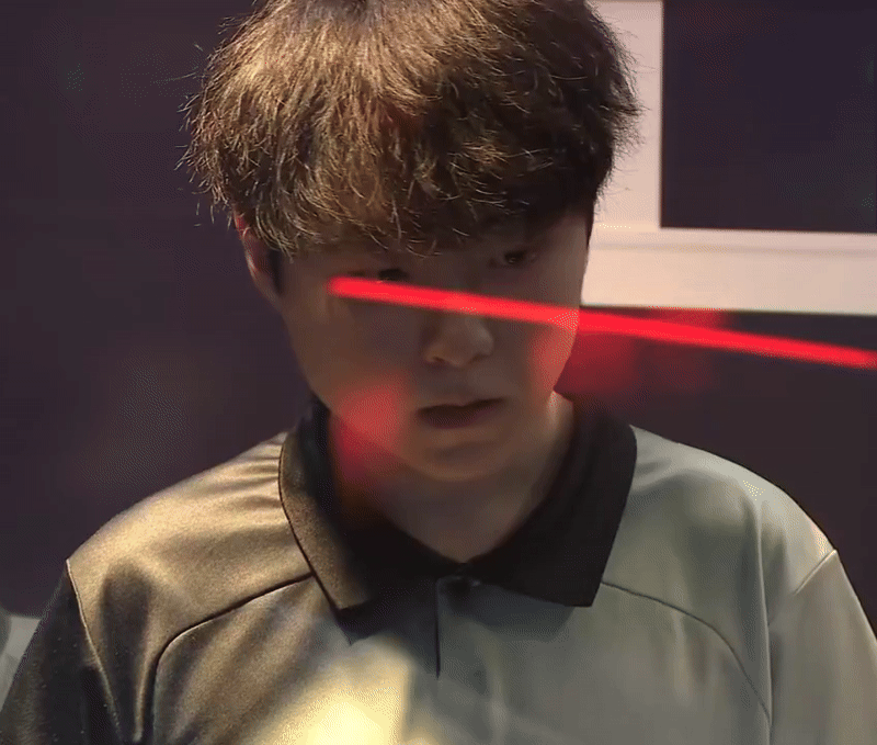 The image of ShowMaker unable to contain his emotions has left many League of Legends fans heartbroken.