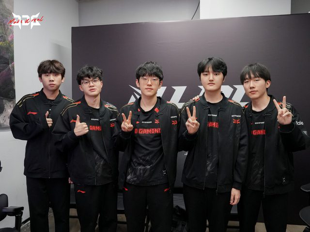 JDG still has a chance, but many LPL fans have lost patience.