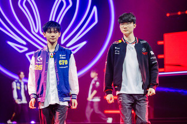 T1's mic check reveals Faker praised HongQ.