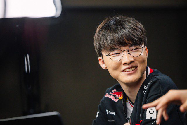 Faker receives praise from his younger rival.