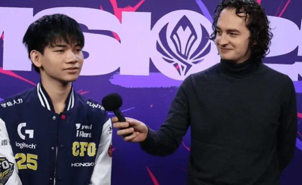 HongQ acknowledges Faker radiates a 'god-like' aura and no one can resist looking back at him two or three times if they meet him.
