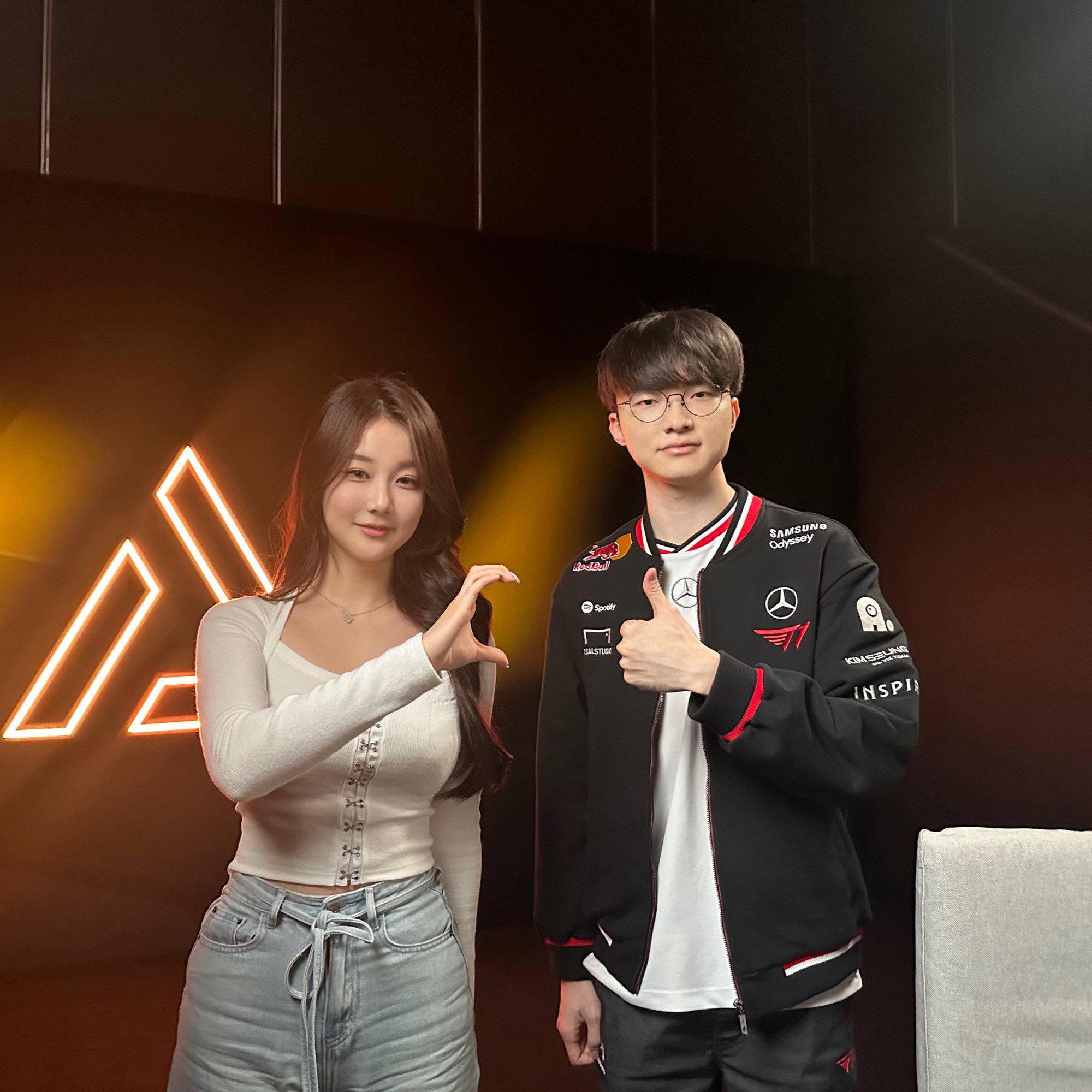 Host Kitty during her work at EWC 2025 also took the opportunity to check in with her idol Faker