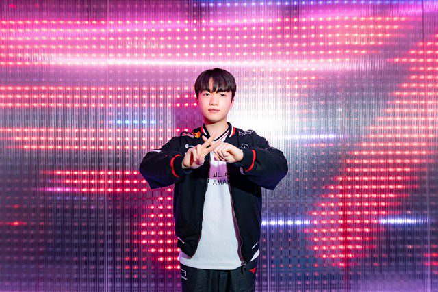 Keria and perhaps many T1 fans are thinking of winning Worlds for the third consecutive time.