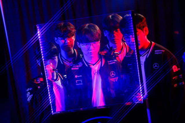 T1 loses to Gen.G in the winners' finals.