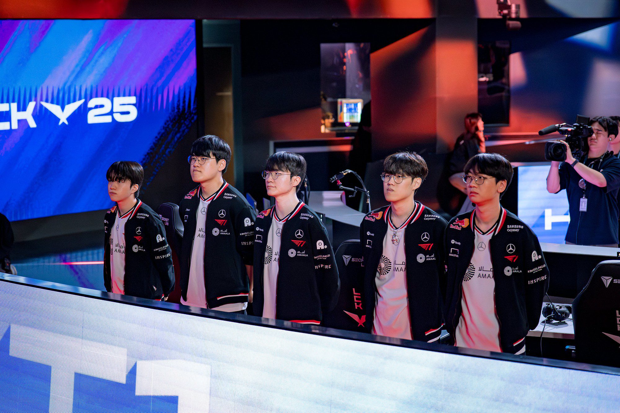 T1 still holds the key to their own fate for second place.
