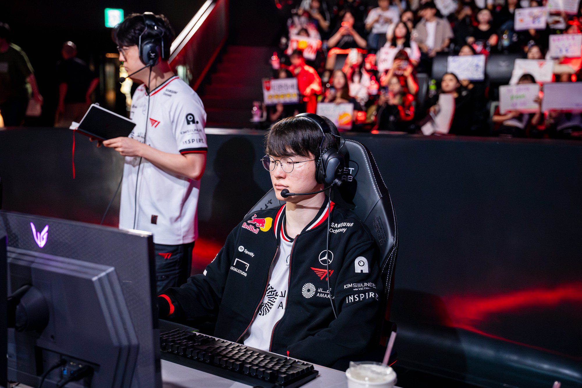 In terms of determination, T1 has a slight edge.