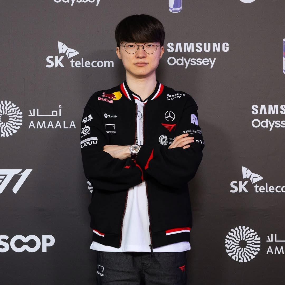 Faker's watch also received special attention.